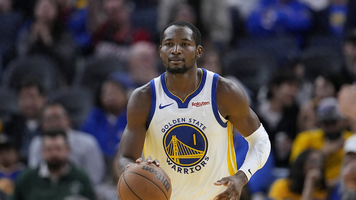 包含关键时刻萨克拉门托国王备战国王杯，官宣签约细节曝光，更衣室稳定，团队化学反应显著的词条