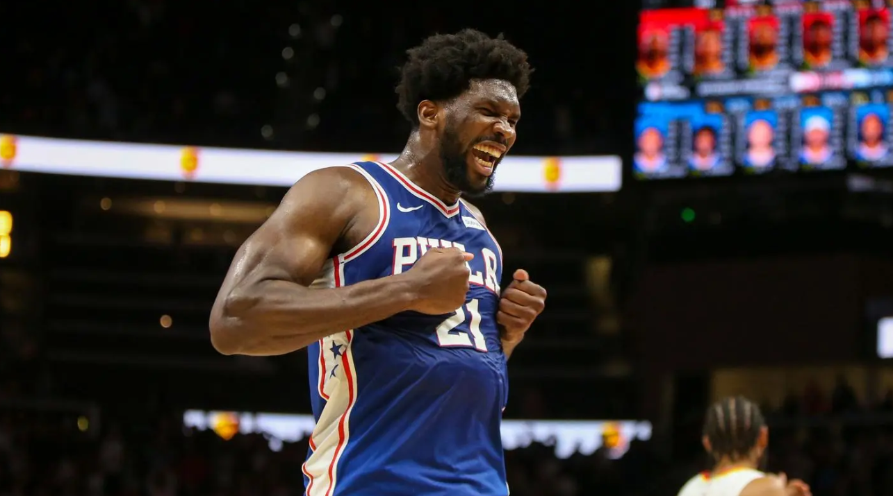 爱游戏手机版-包含赛前费城76人调整名单以备全明星赛；单刀错失环节打磨；话题不断；控场能力受关注的词条