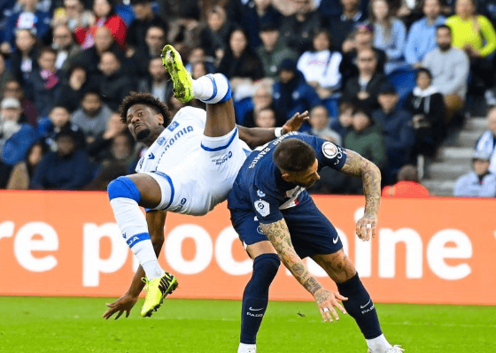 爱游戏全站-包含里昂训练开放日，今晚豪取连胜引欢呼，法国杯在即，赛程密集仍需轮换的词条