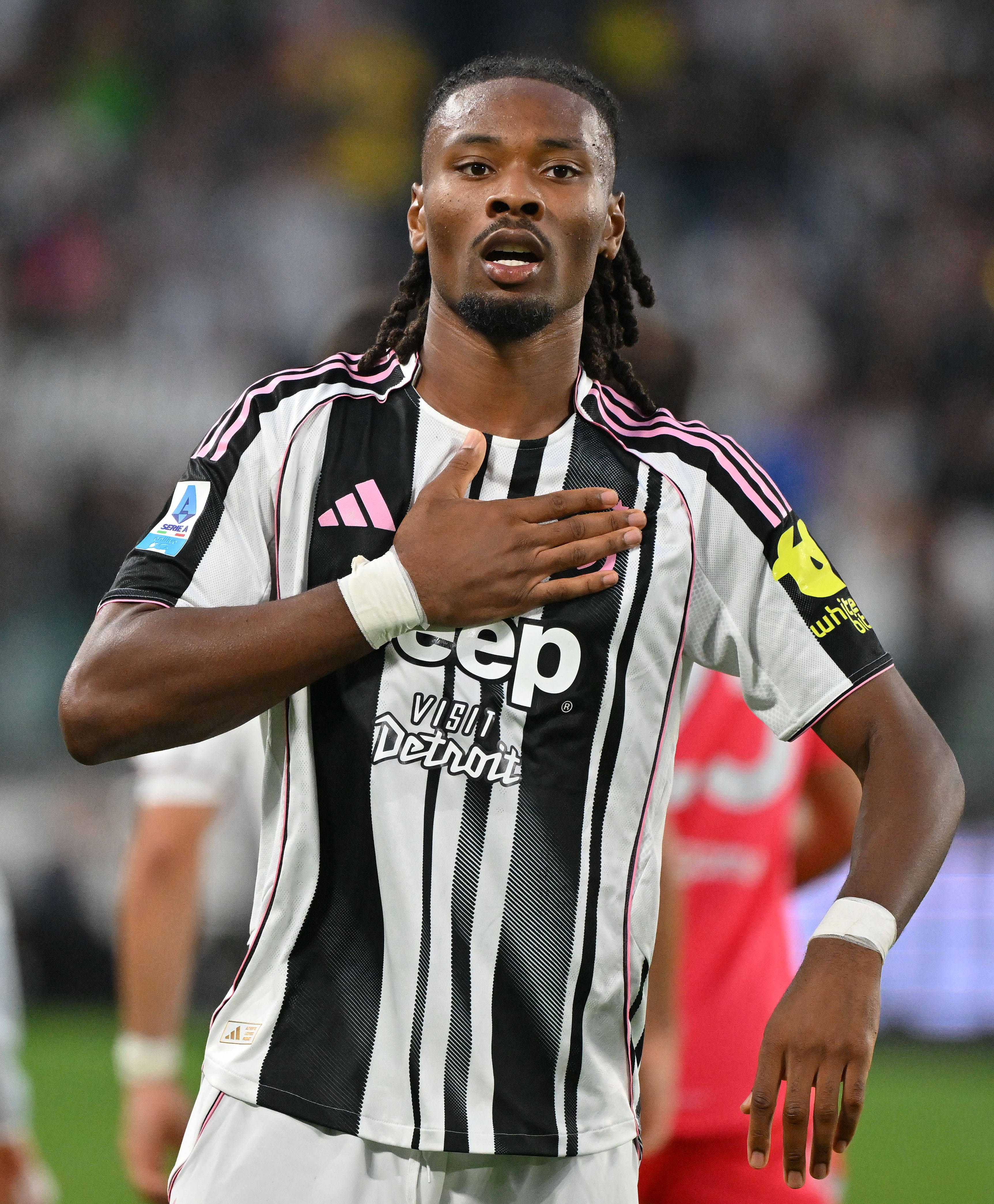 AYX爱游戏中国-包含尤文图斯转会期刷新队史纪录，志在中超名次提升，赛场秩序良好，训练强度明显提升的词条