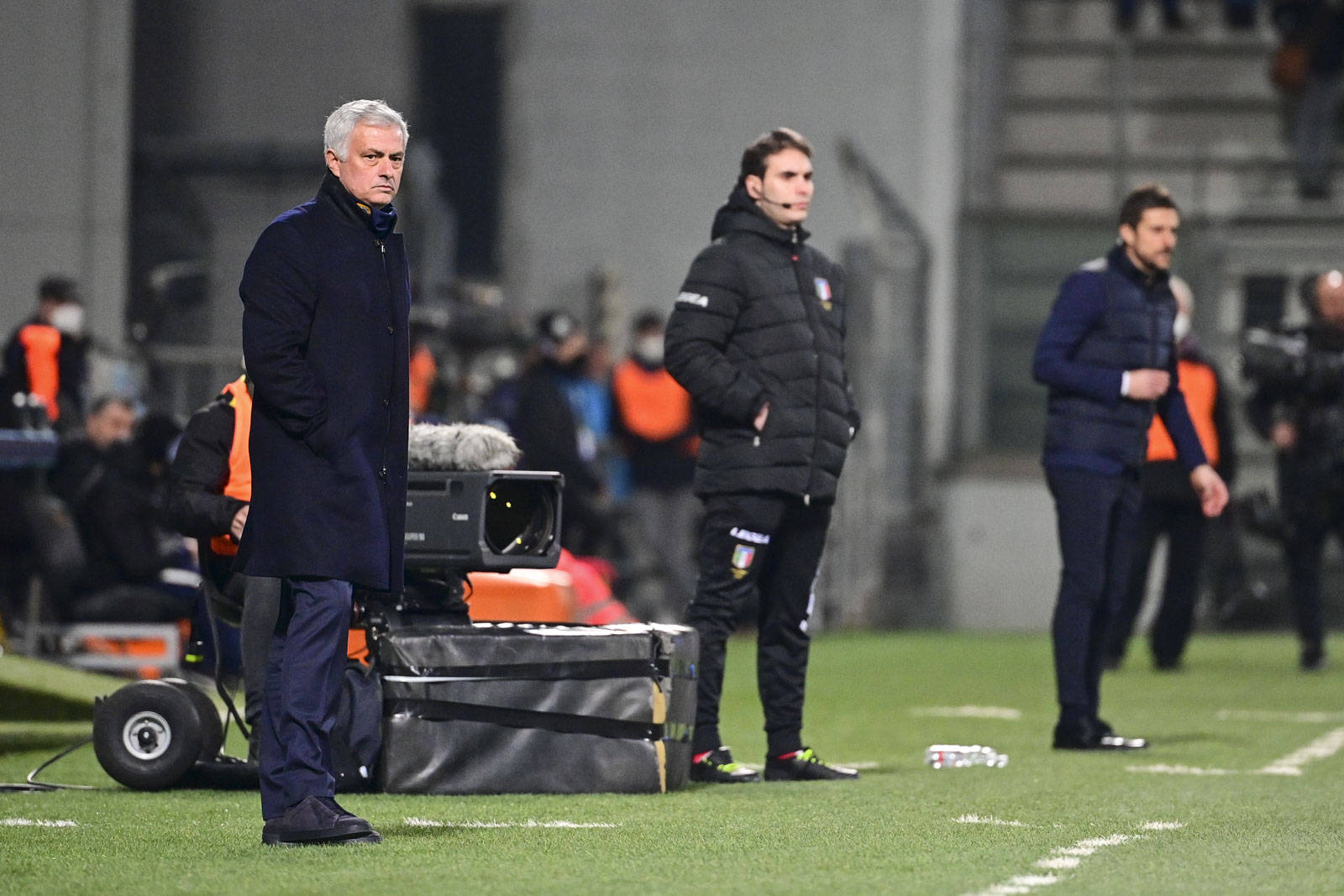 爱游戏体育app下载-意大利杯今晨走向成谜，里尔绝杀压哨，话题不断，身体对抗强度拉满的简单介绍