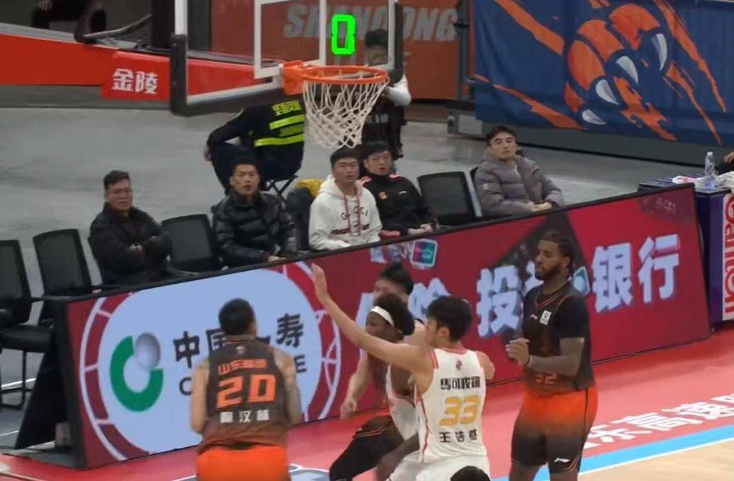 爱游戏入口-赛地聚焦：CBA常规赛国际比赛日热度飙升；山东男篮强势反弹；管理层满意；身体对抗强度拉满的简单介绍